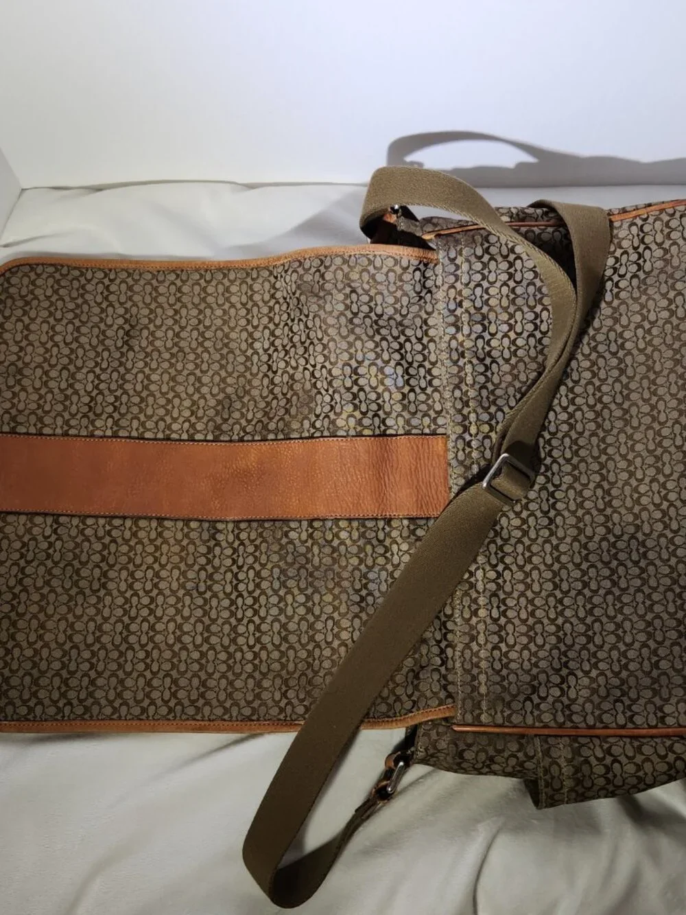 COACH Hudson XL Messenger/computer/travel bag signature C with vachetta leather